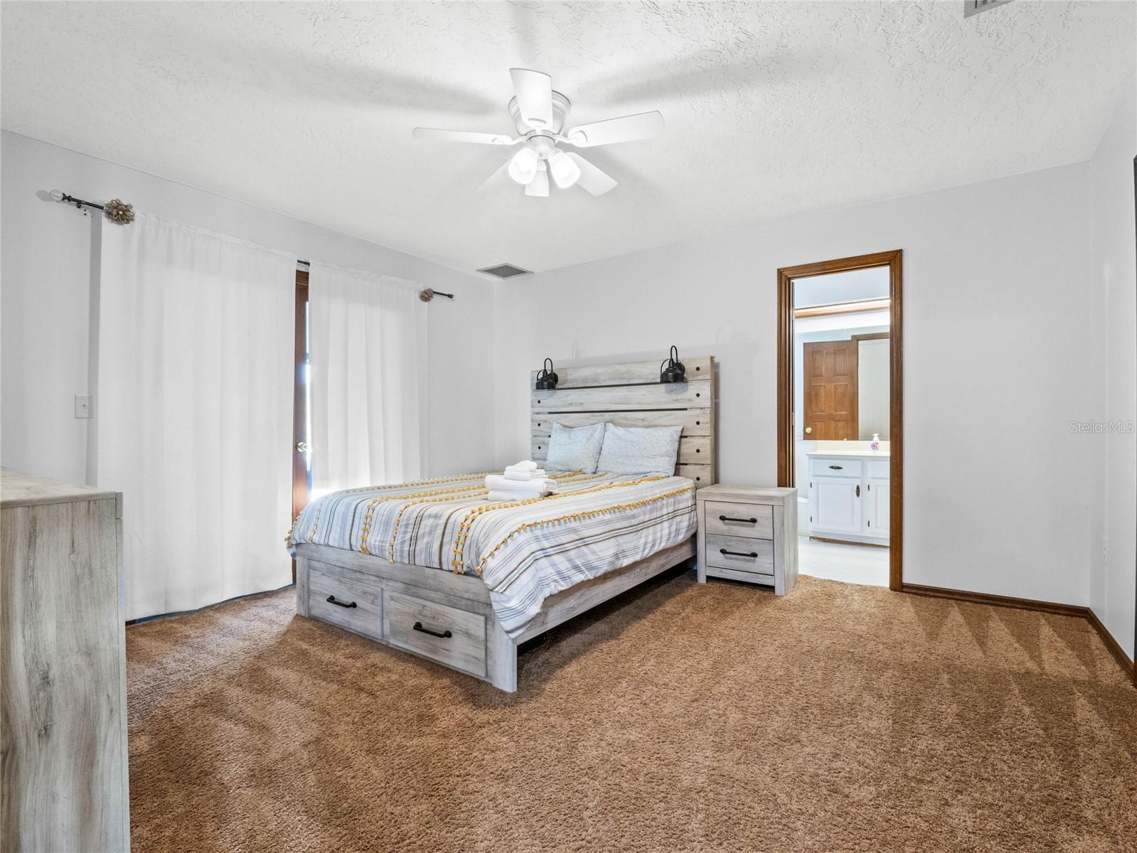 O6331813 Property Photo