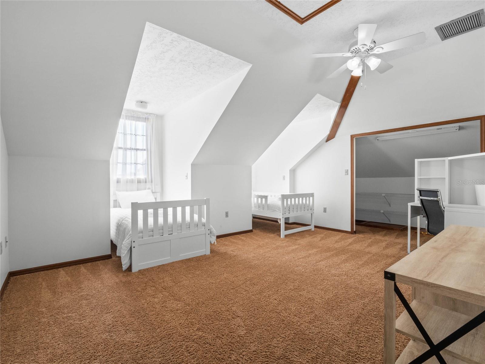 O6331813 Property Photo