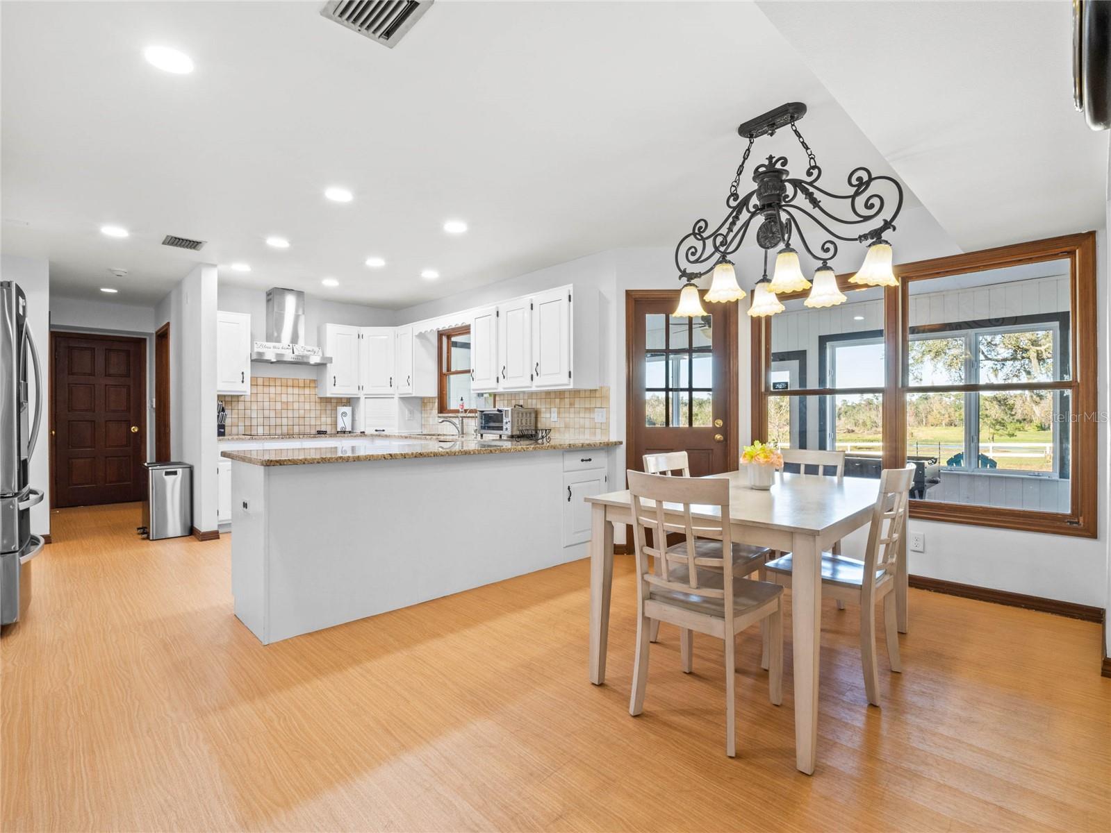 O6331813 Property Photo