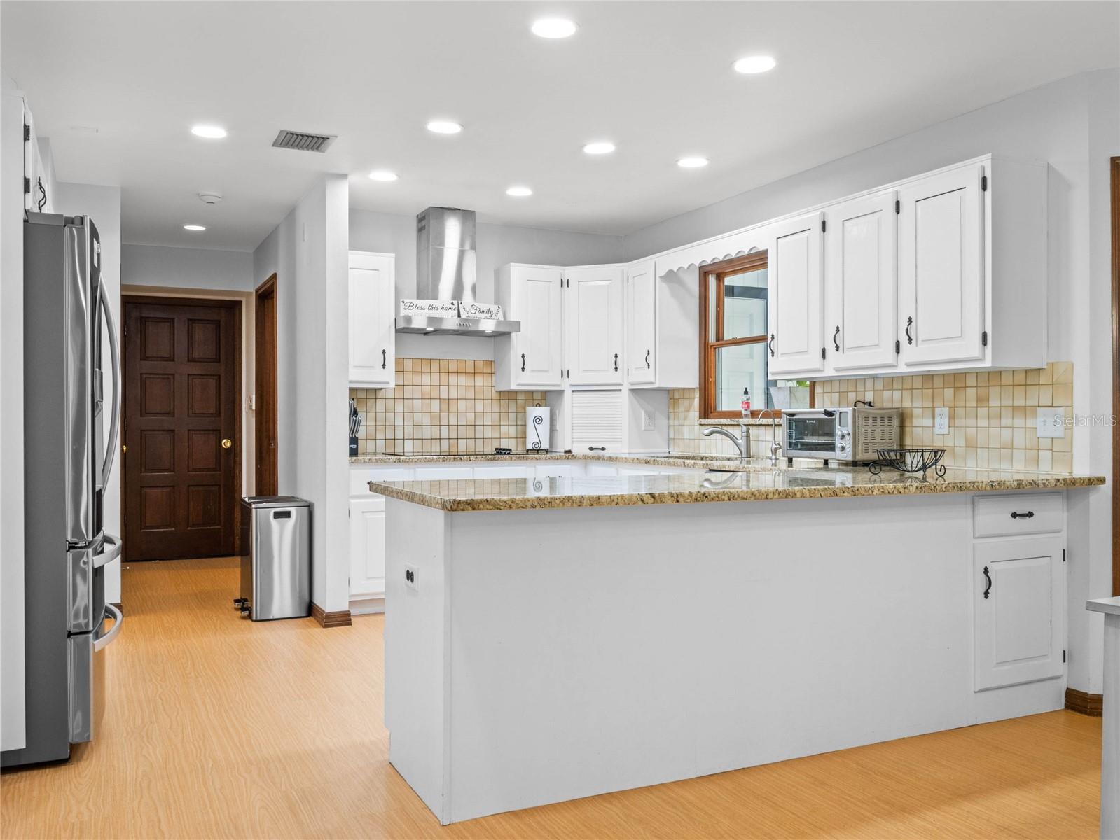 O6331813 Property Photo