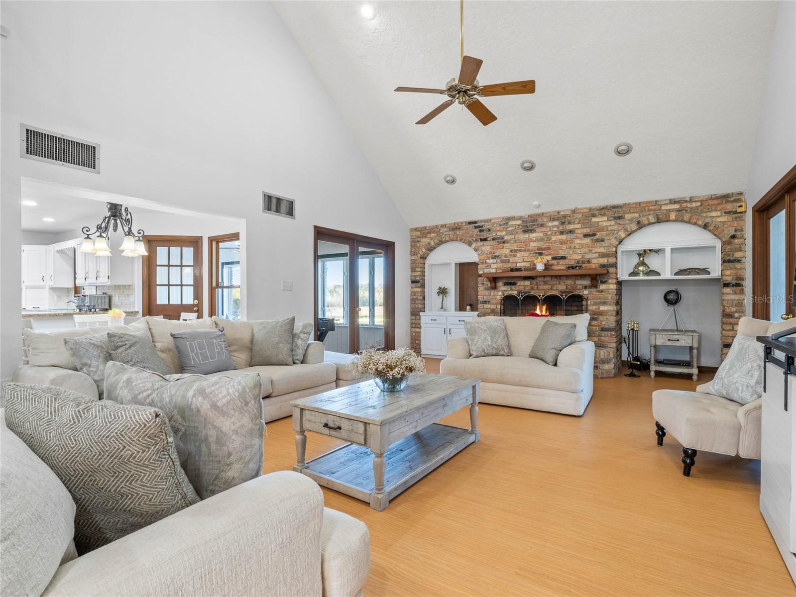 O6331813 Property Photo