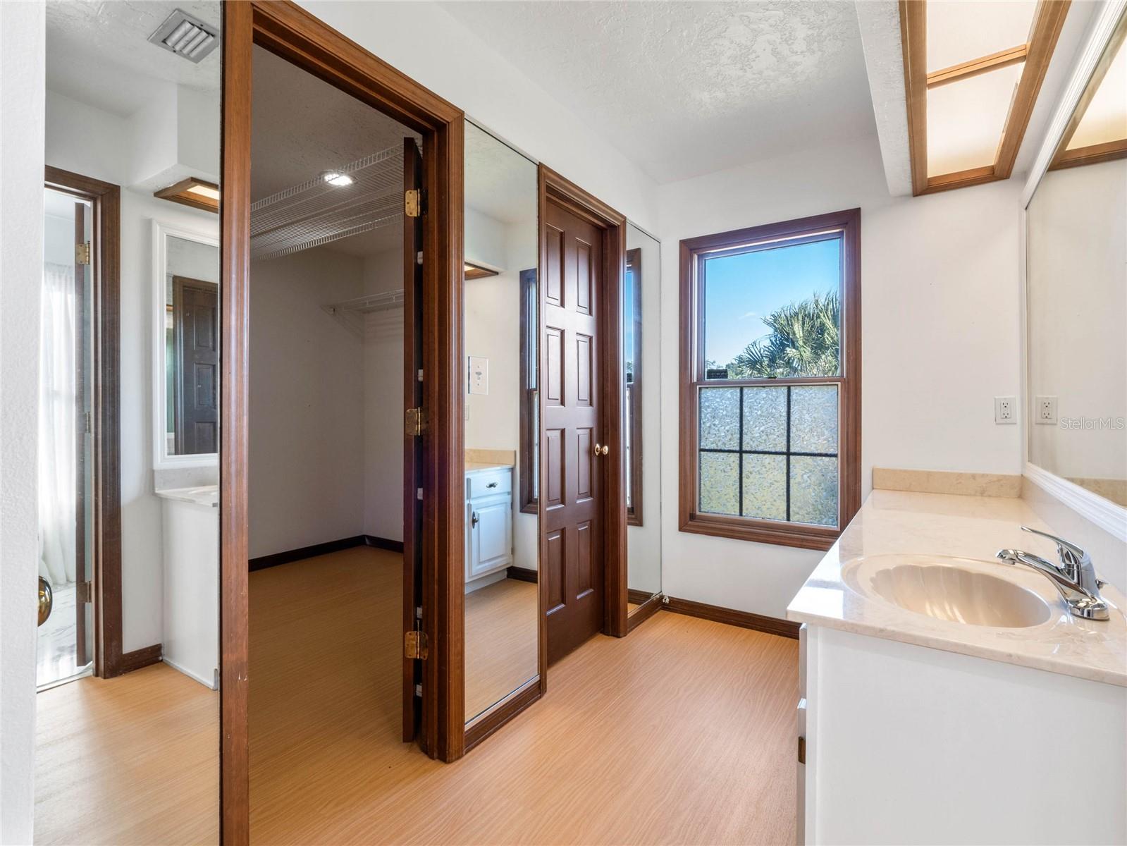 O6331813 Property Photo