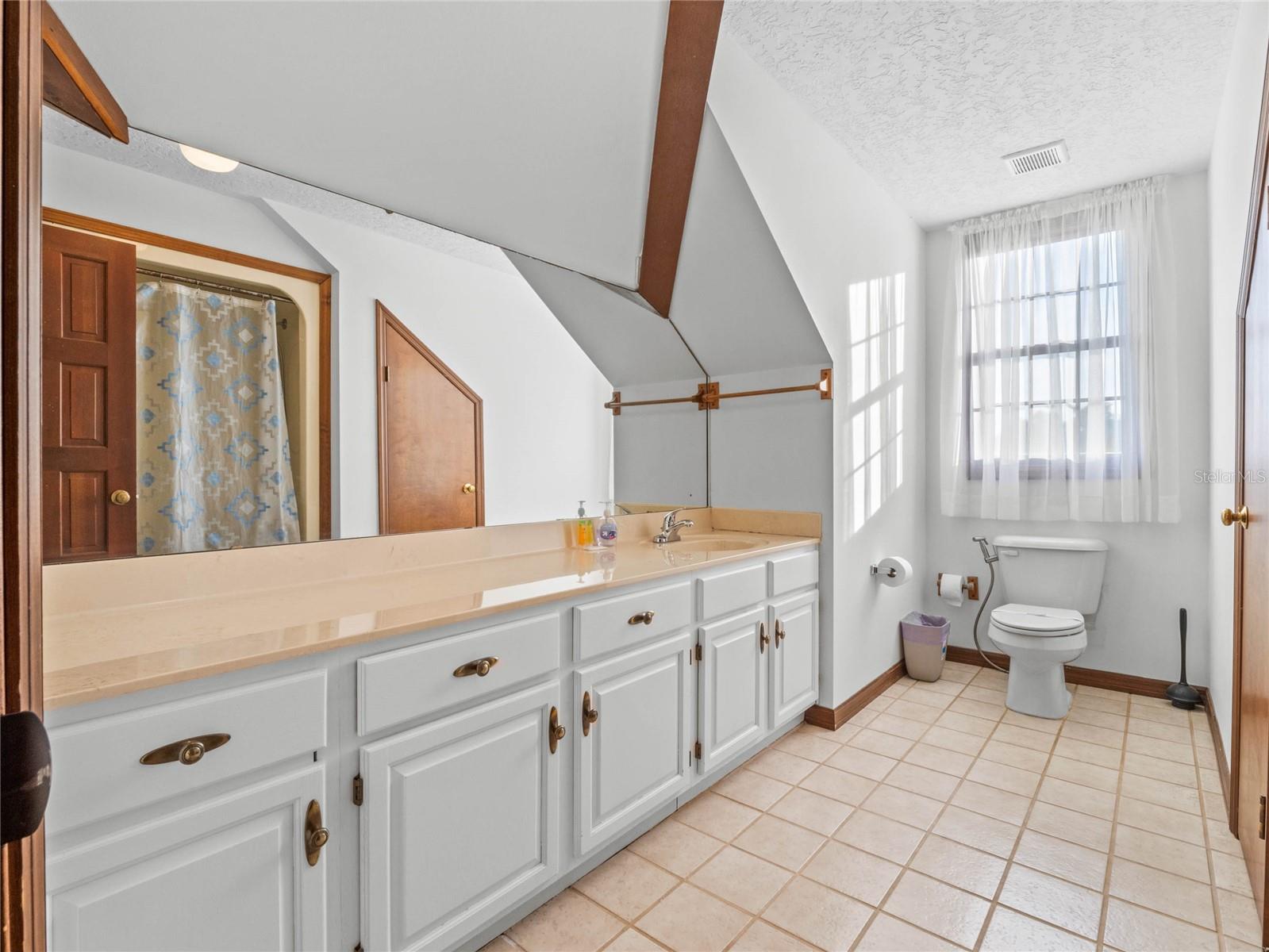 O6331813 Property Photo