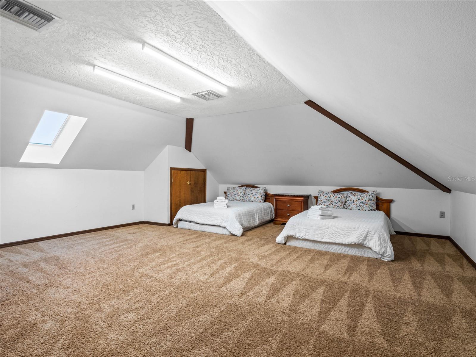 O6331813 Property Photo