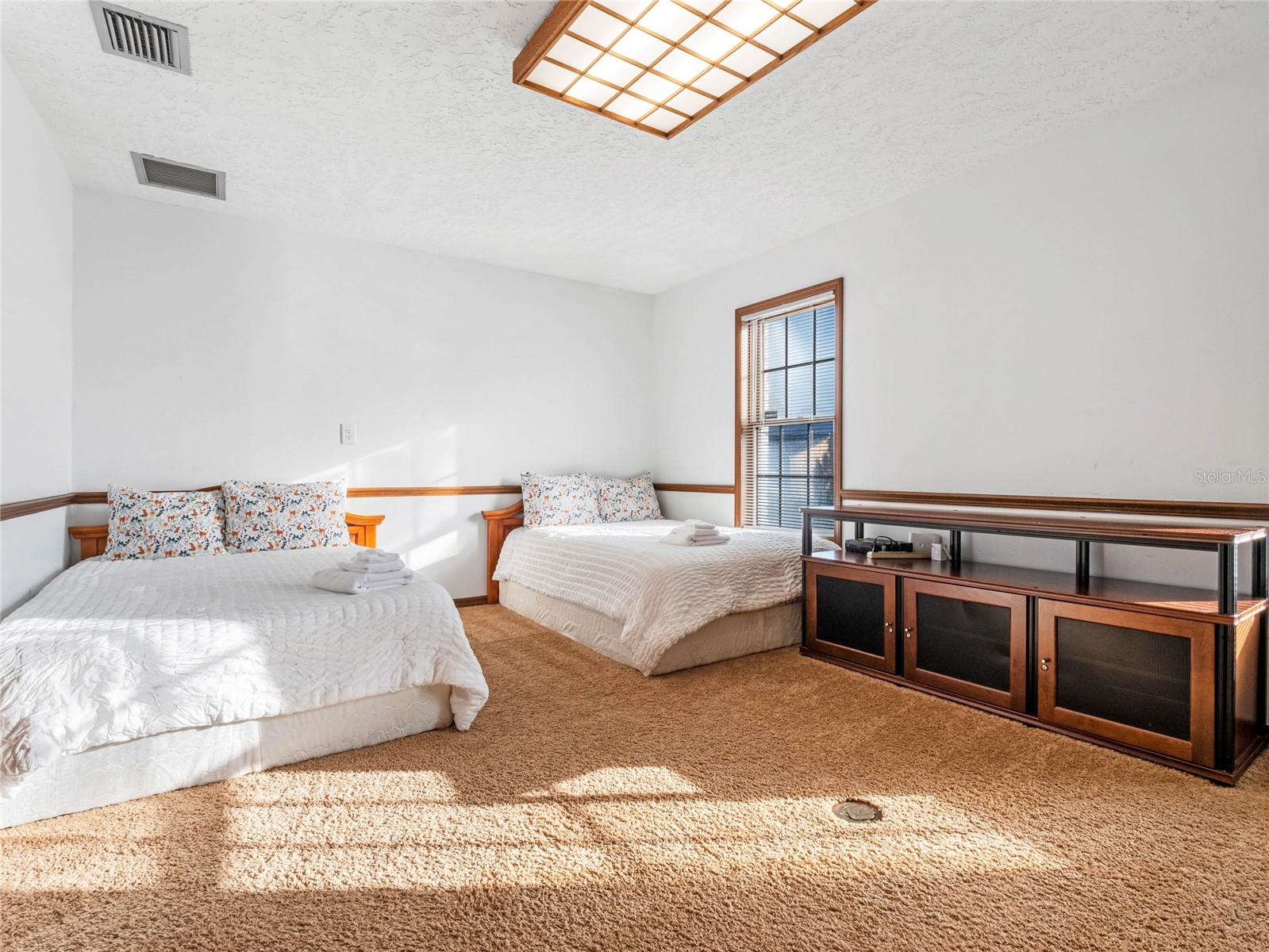 O6331813 Property Photo