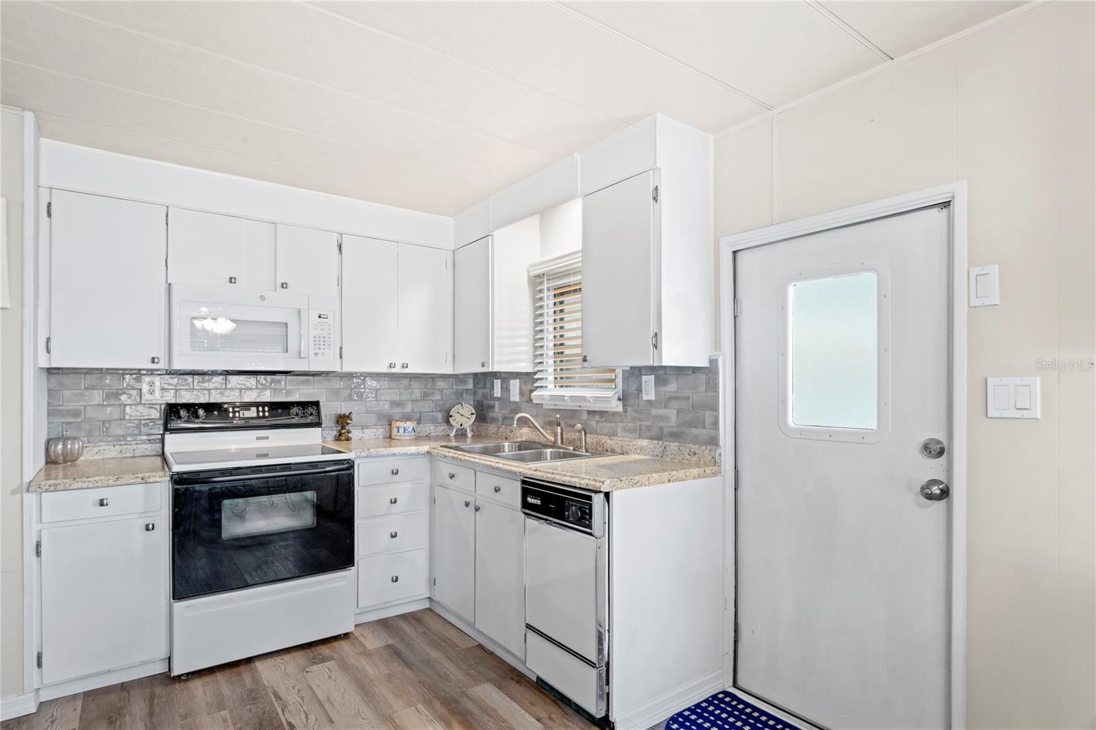 TB8412693 Property Photo