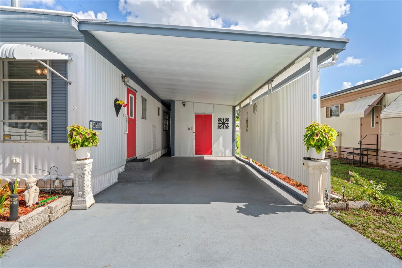 TB8412693 Property Photo