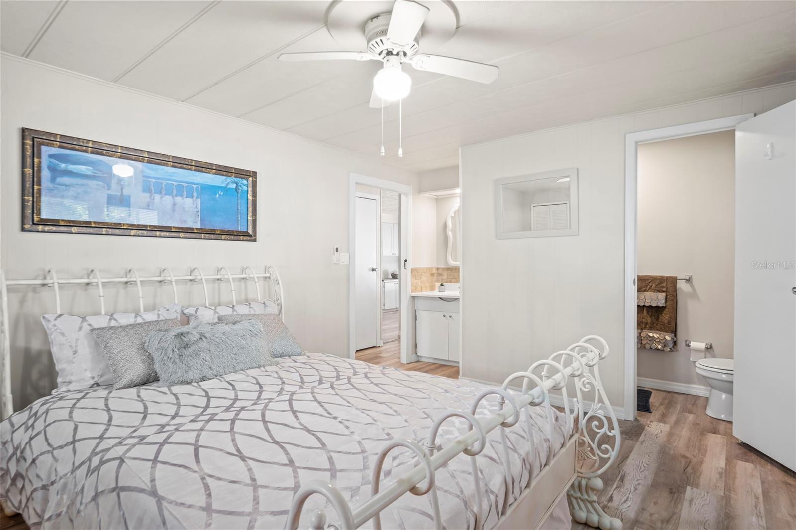 TB8412693 Property Photo