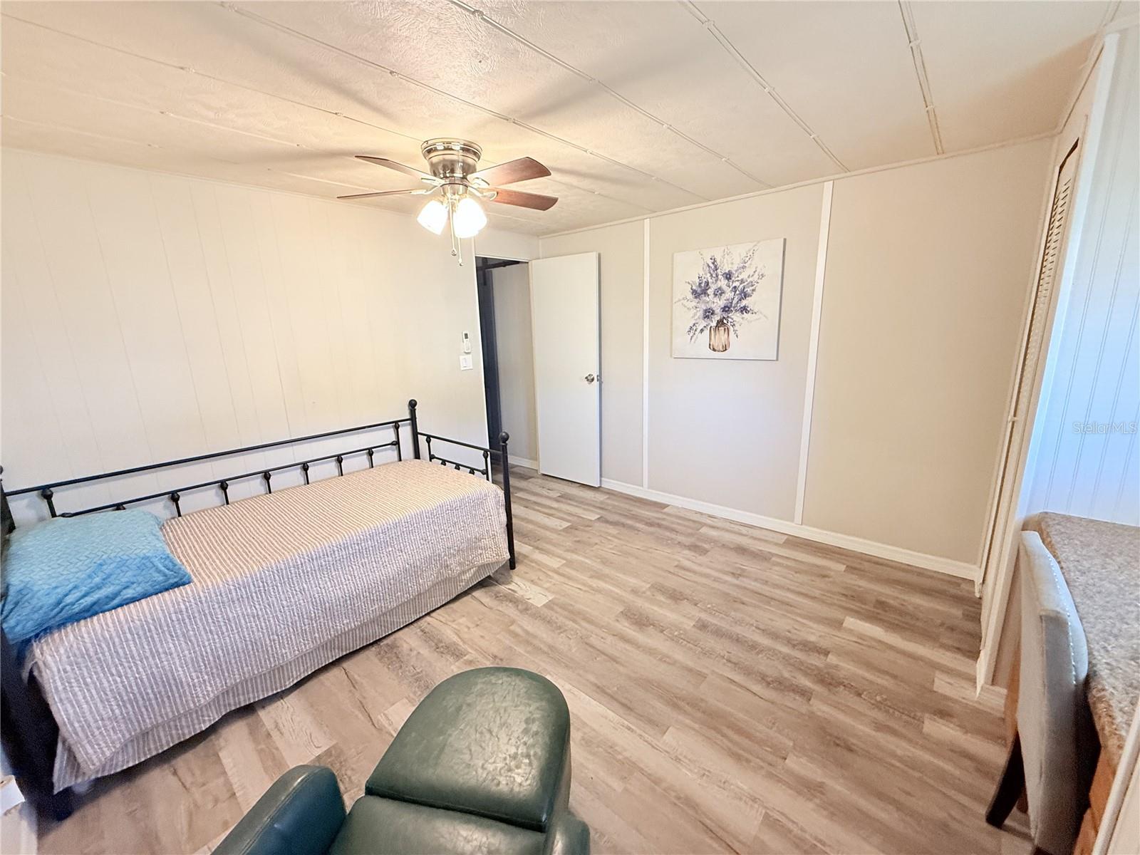 TB8412693 Property Photo