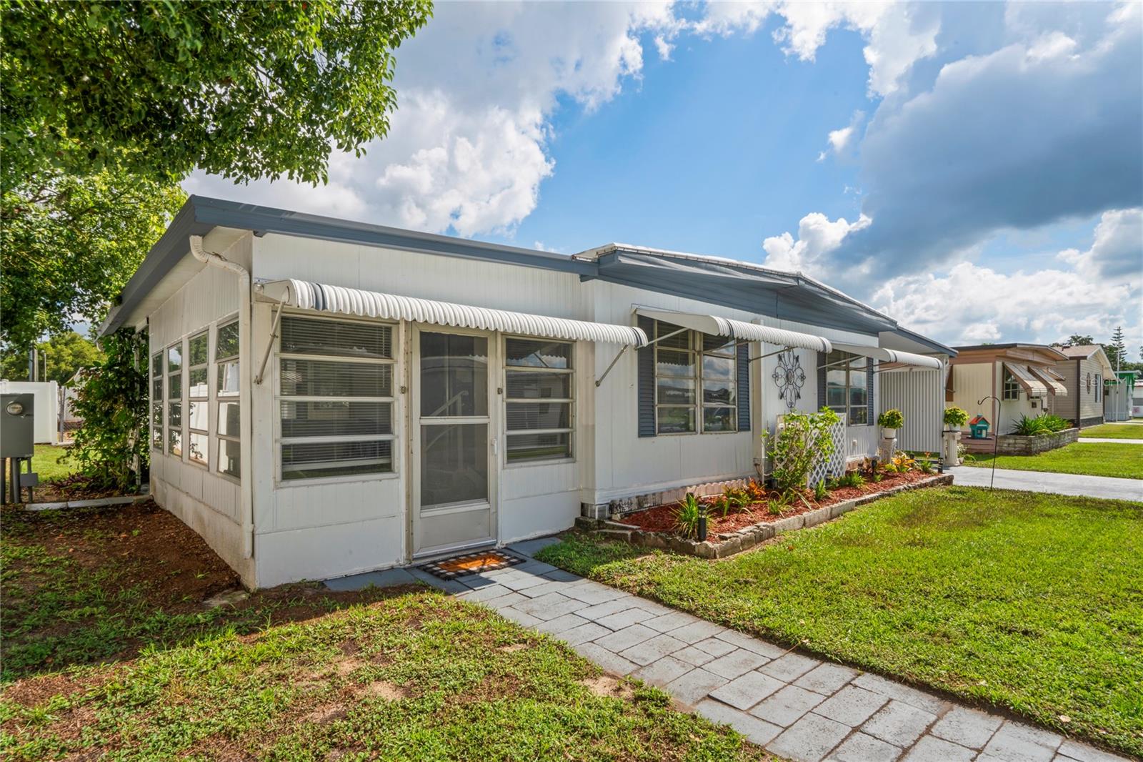 TB8412693 Property Photo