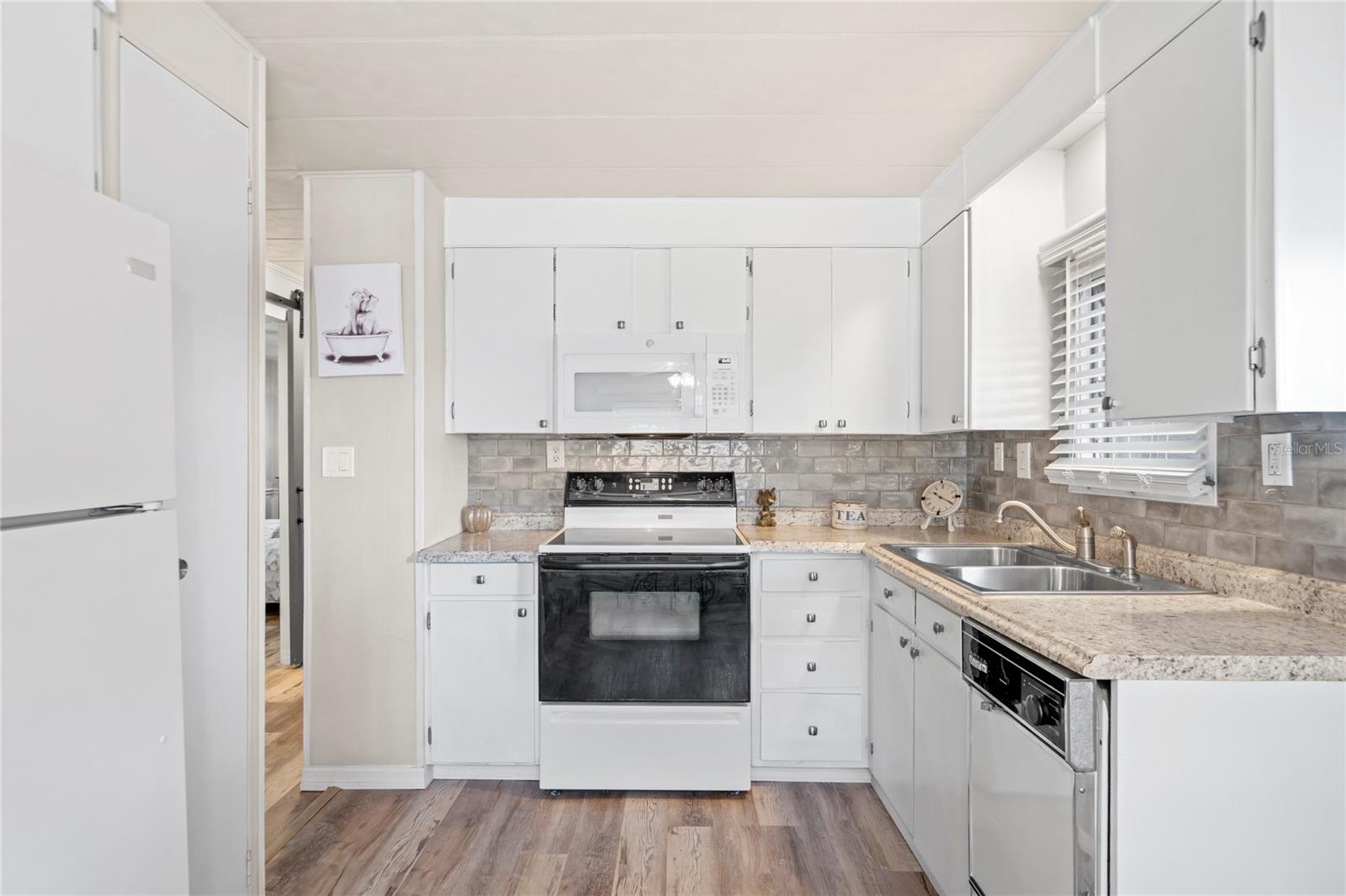 TB8412693 Property Photo