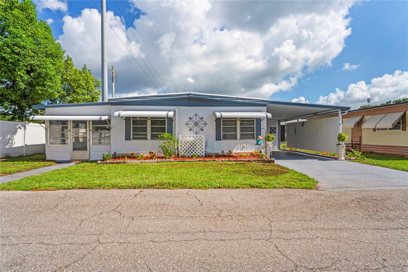 TB8412693 Property Photo