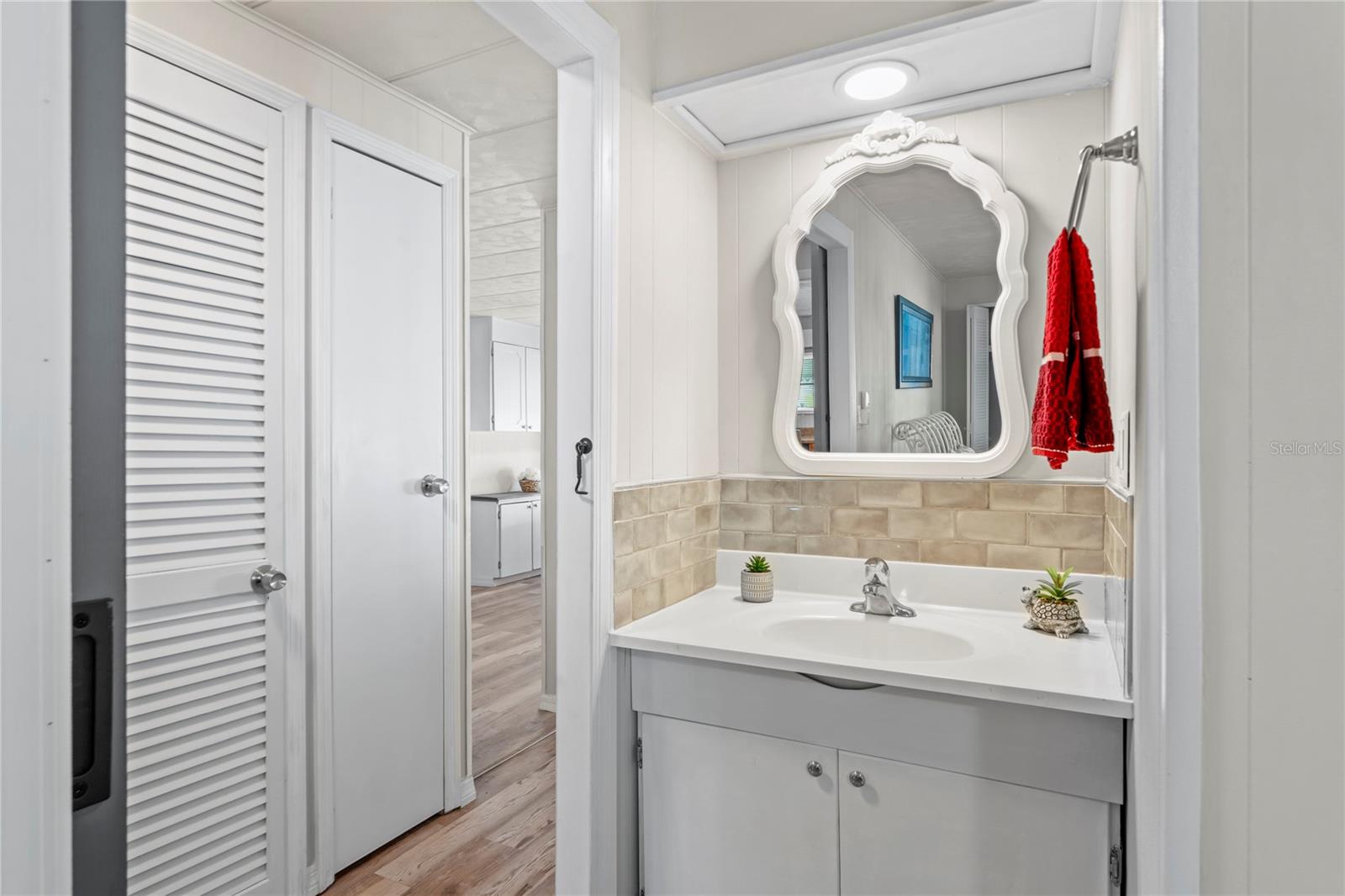 TB8412693 Property Photo