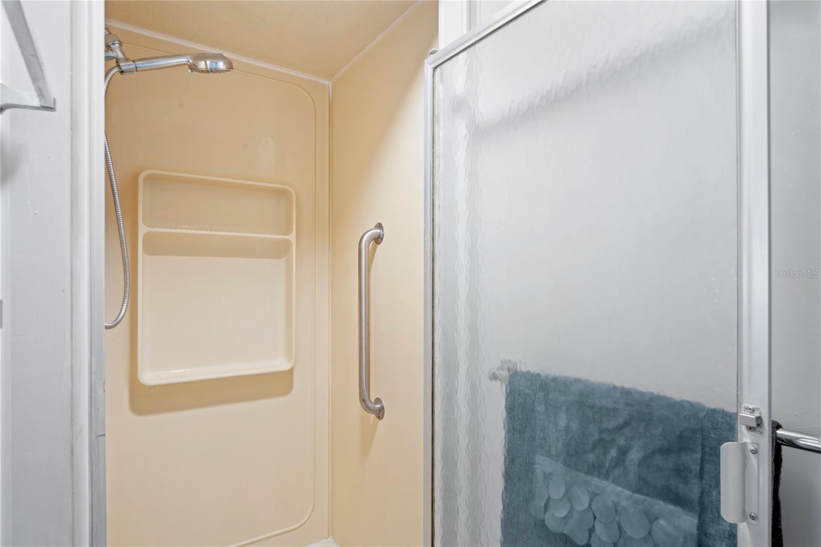 TB8412693 Property Photo