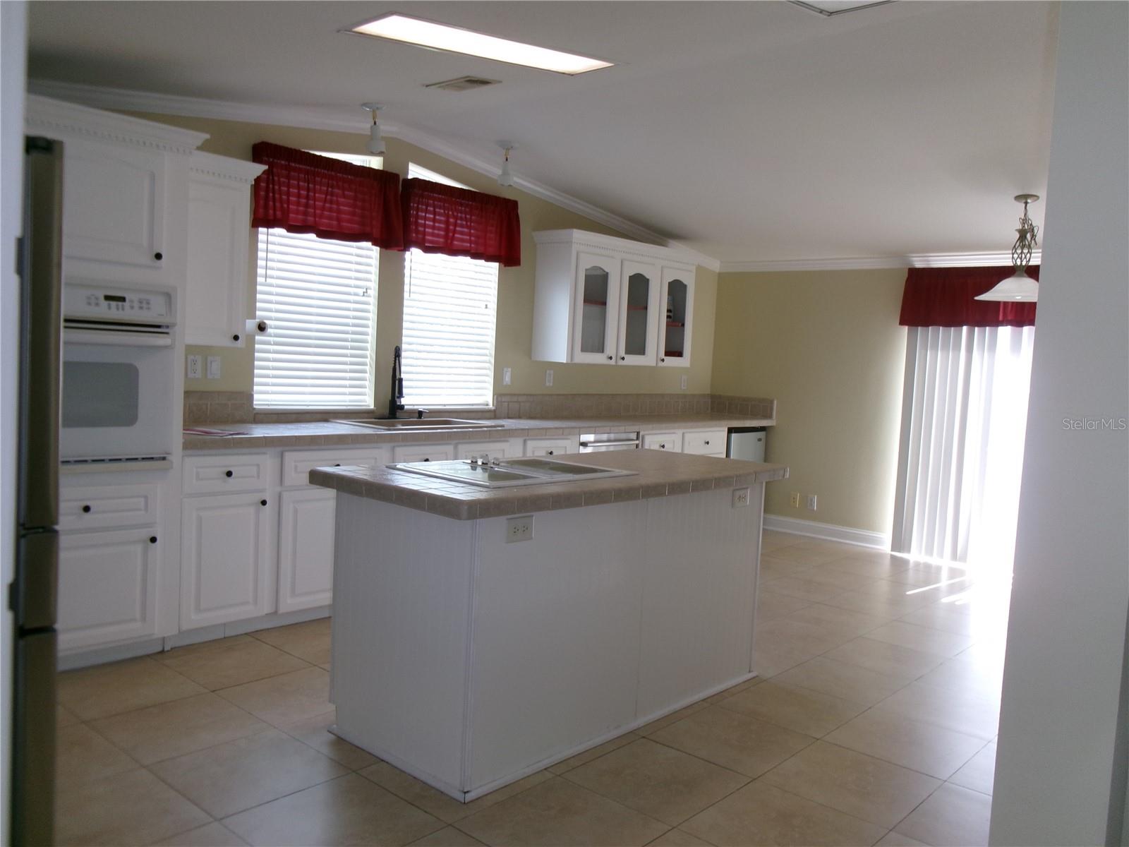 5835 COVENTRY DR, TAMPA, FL, 33615