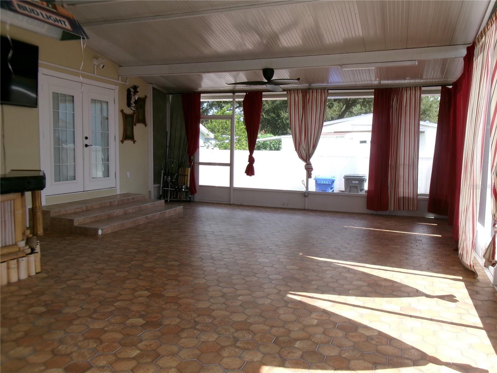 5835 COVENTRY DR, TAMPA, FL, 33615