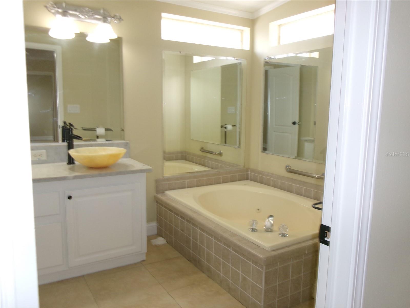 5835 COVENTRY DR, TAMPA, FL, 33615