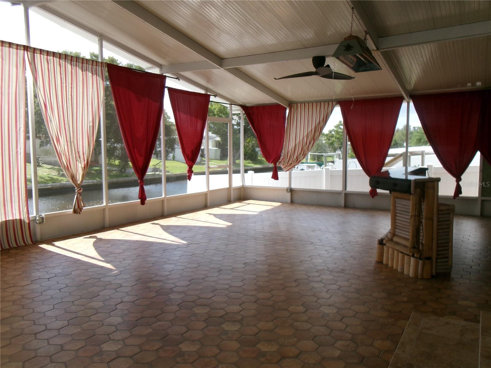 5835 COVENTRY DR, TAMPA, FL, 33615