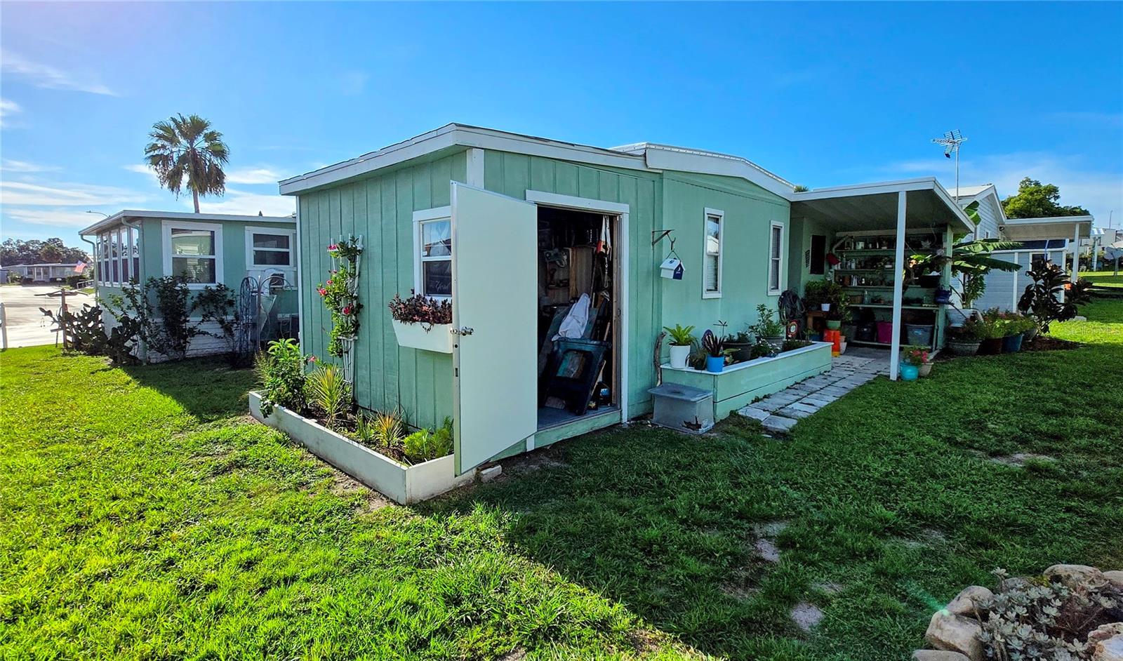 TB8412732 Property Photo