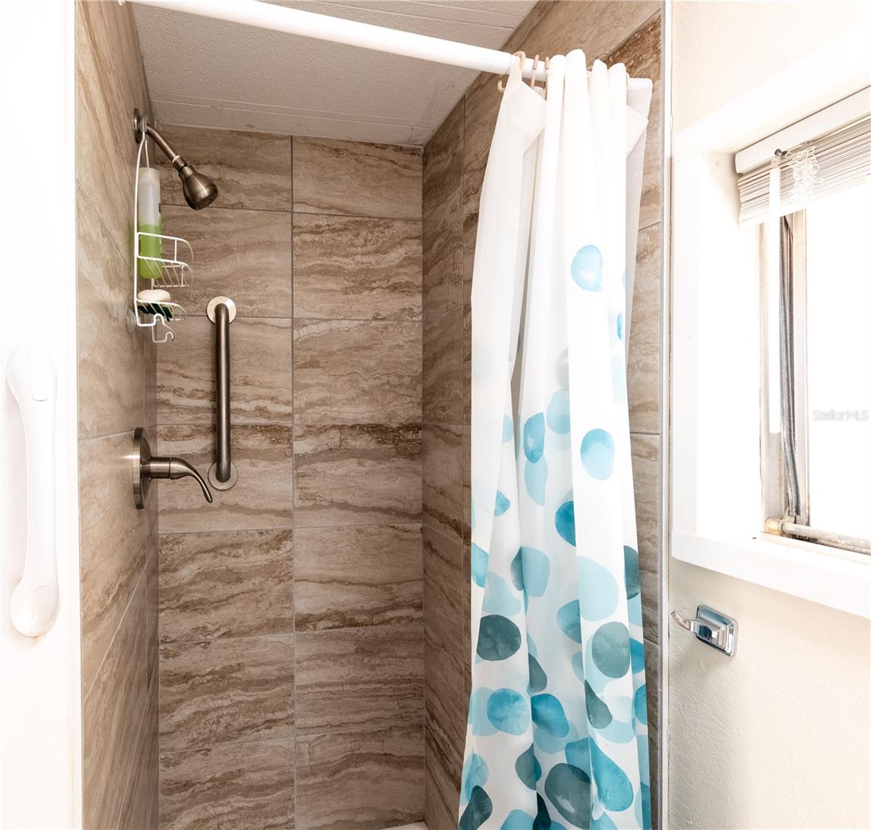 TB8412732 Property Photo