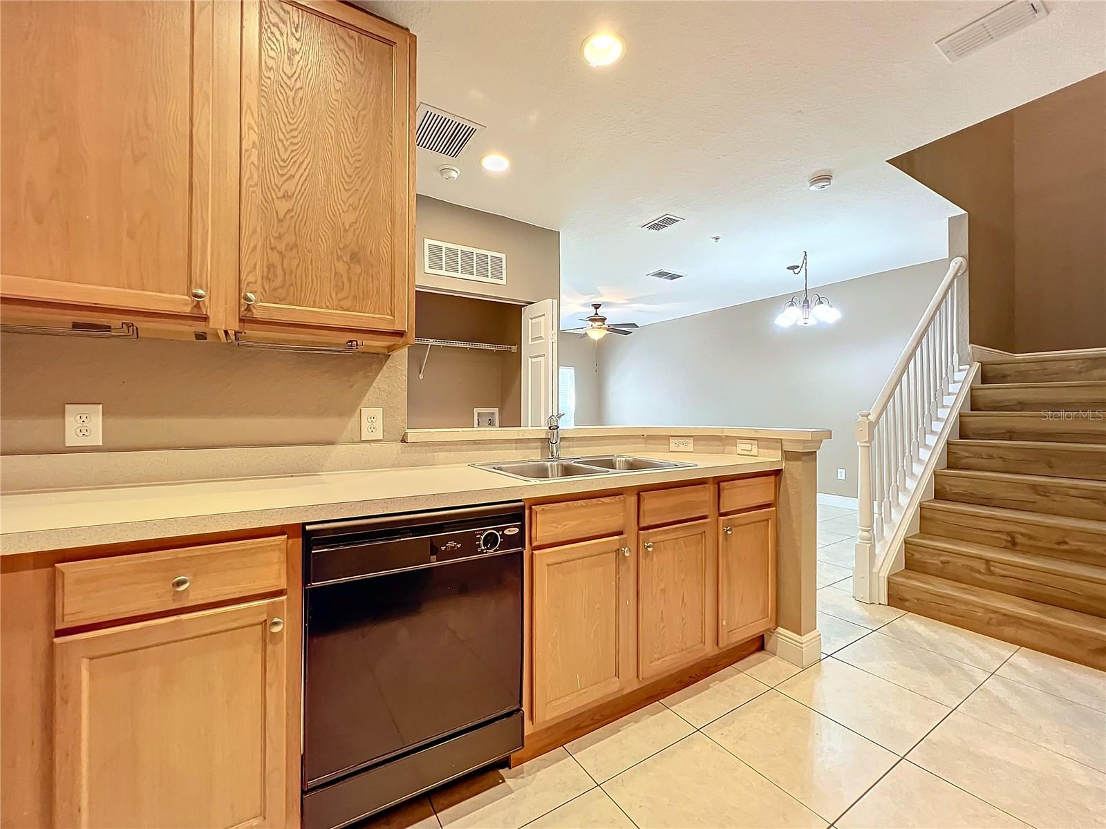 2586 GRAND CENTRAL PKWY #4, ORLANDO, FL, 32839