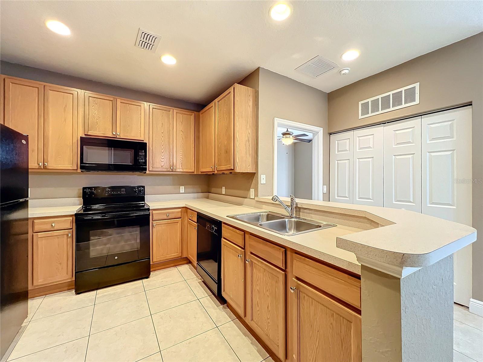 2586 GRAND CENTRAL PKWY #4, ORLANDO, FL, 32839