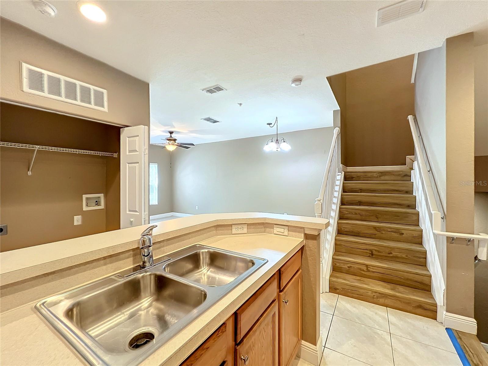 2586 GRAND CENTRAL PKWY #4, ORLANDO, FL, 32839