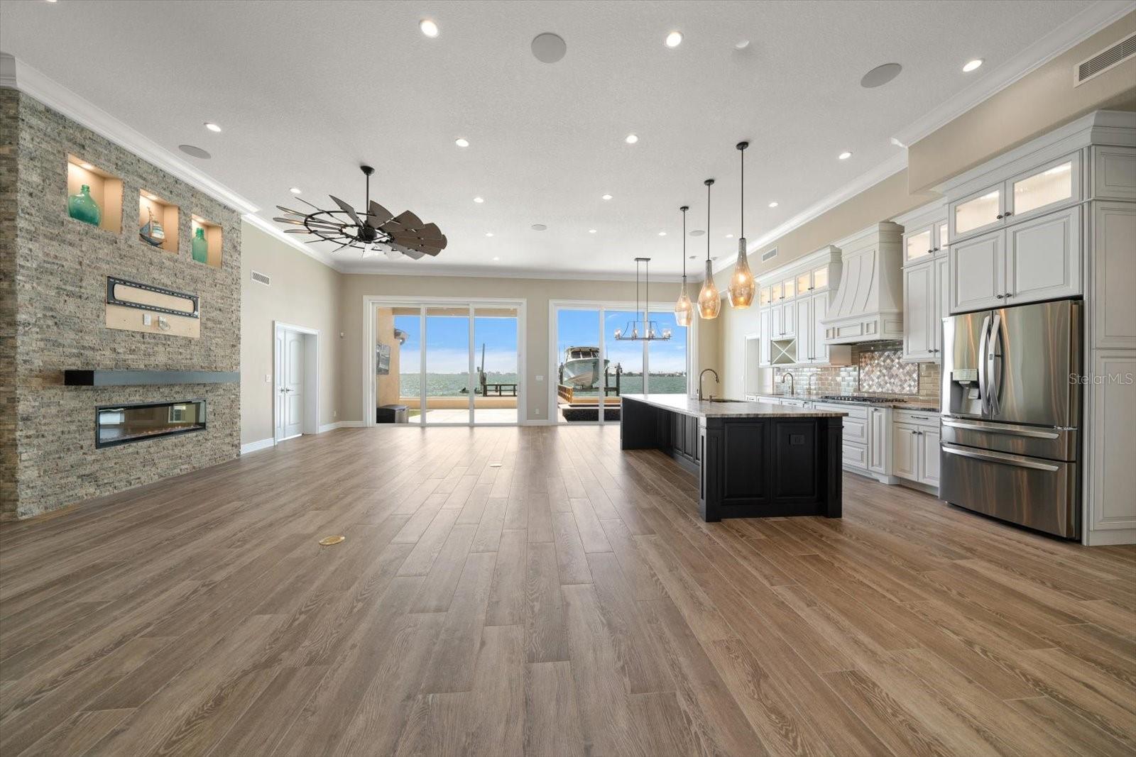 TB8412746 Property Photo