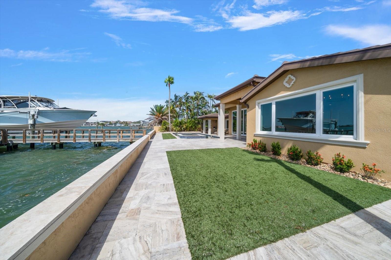 TB8412746 Property Photo