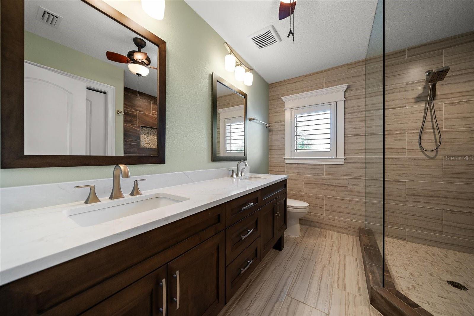 TB8412746 Property Photo