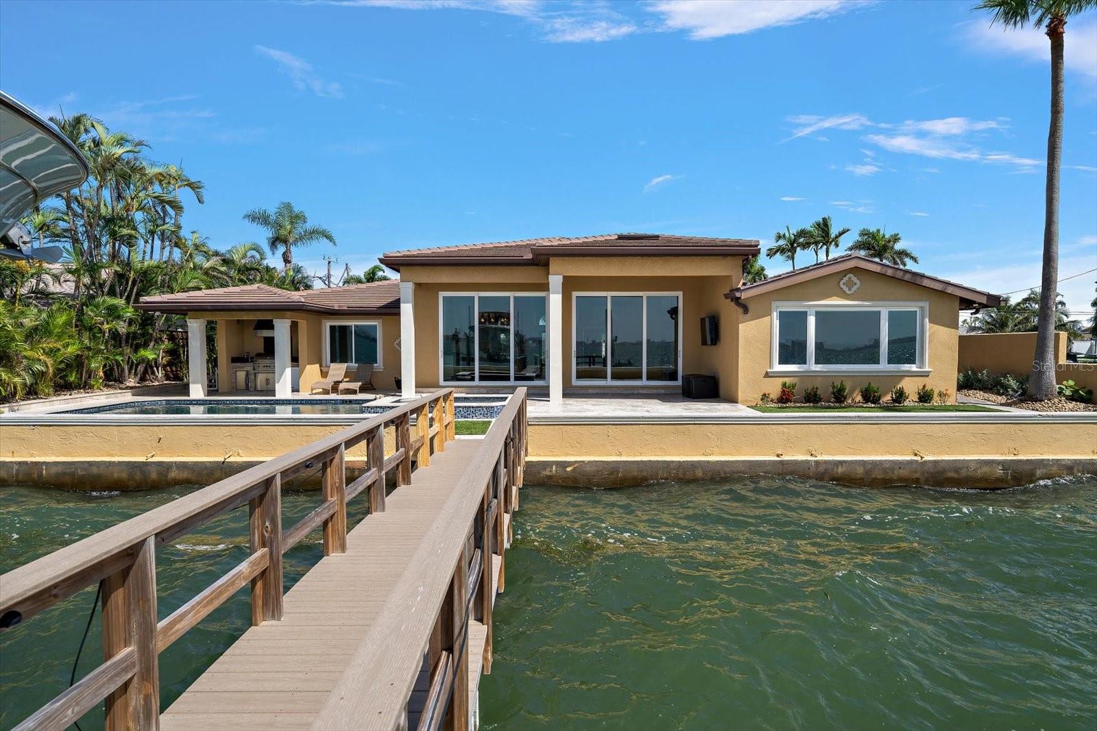 TB8412746 Property Photo