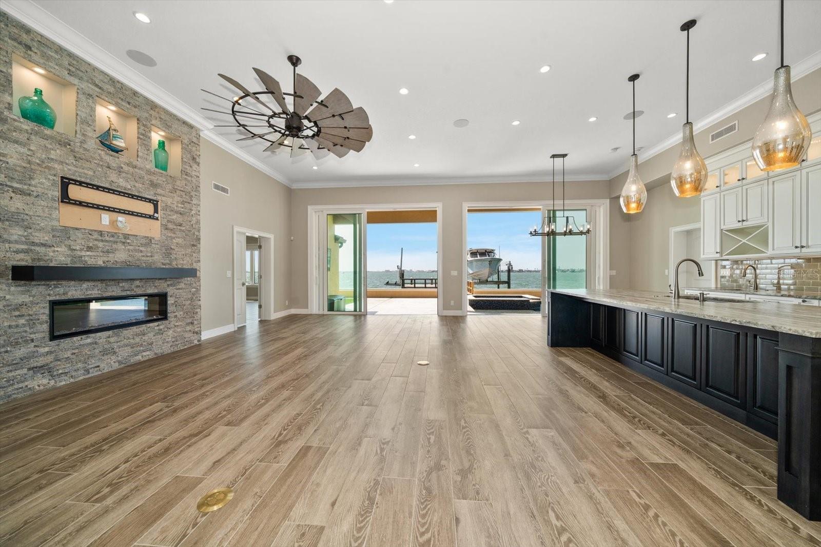 TB8412746 Property Photo