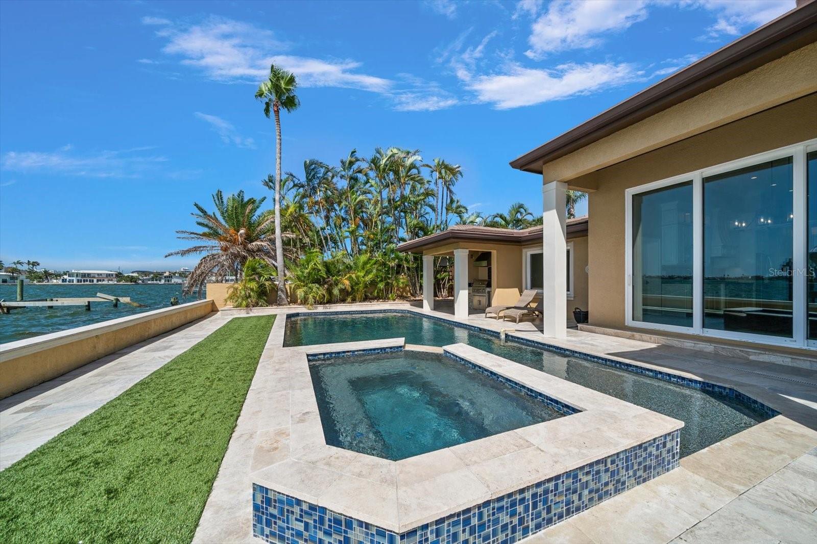 TB8412746 Property Photo