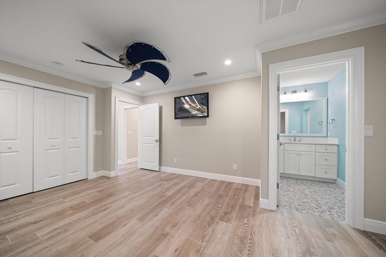 TB8412746 Property Photo