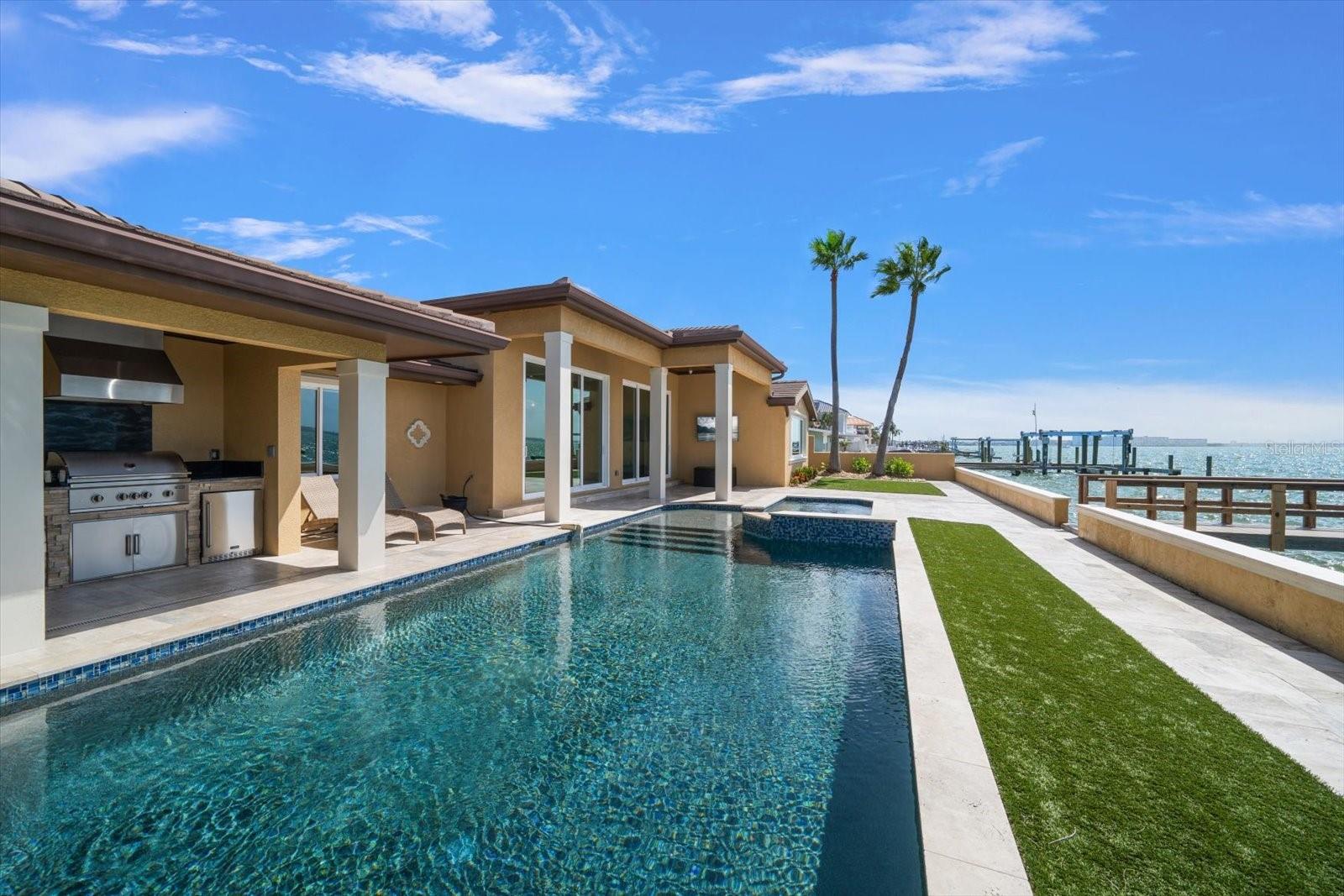 TB8412746 Property Photo