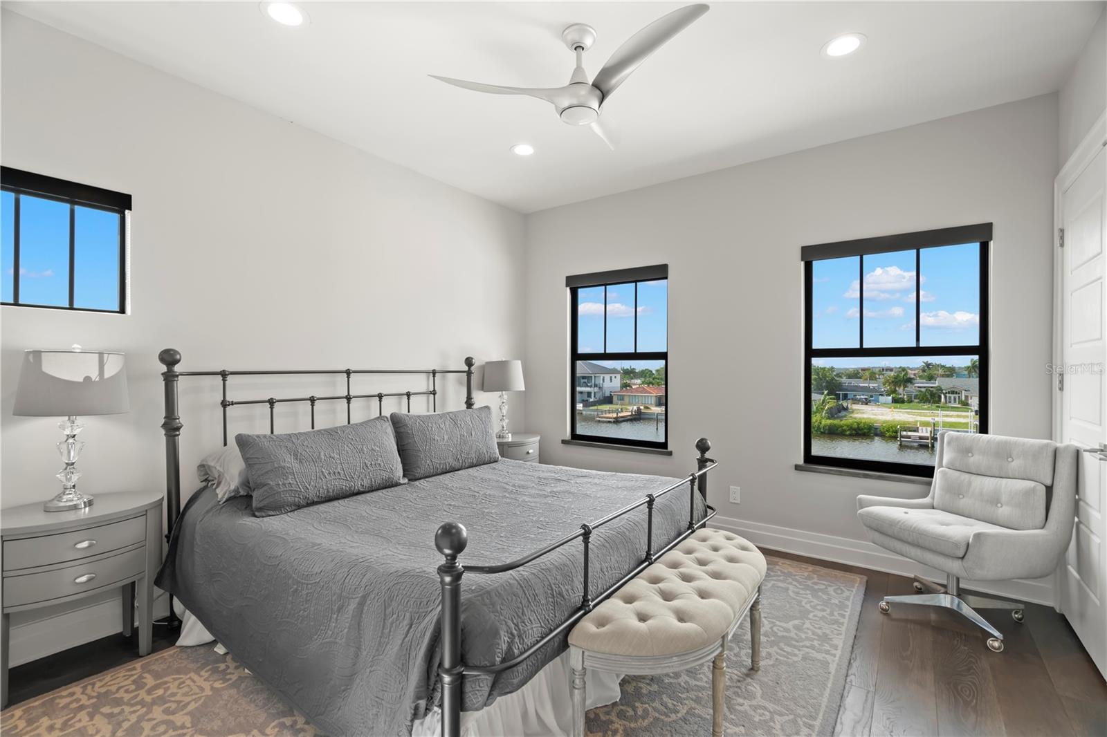 TB8412763 Property Photo