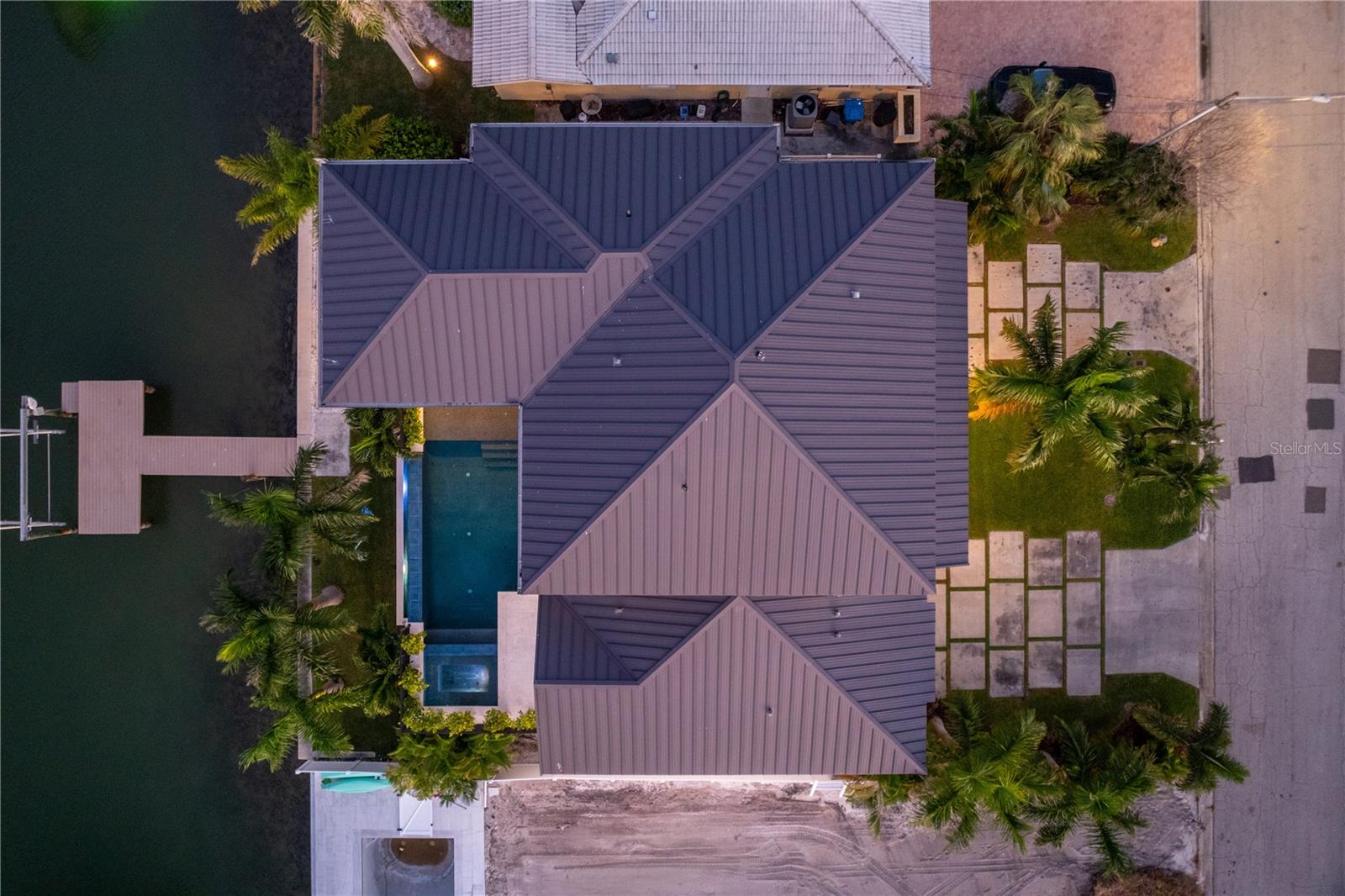 TB8412763 Property Photo