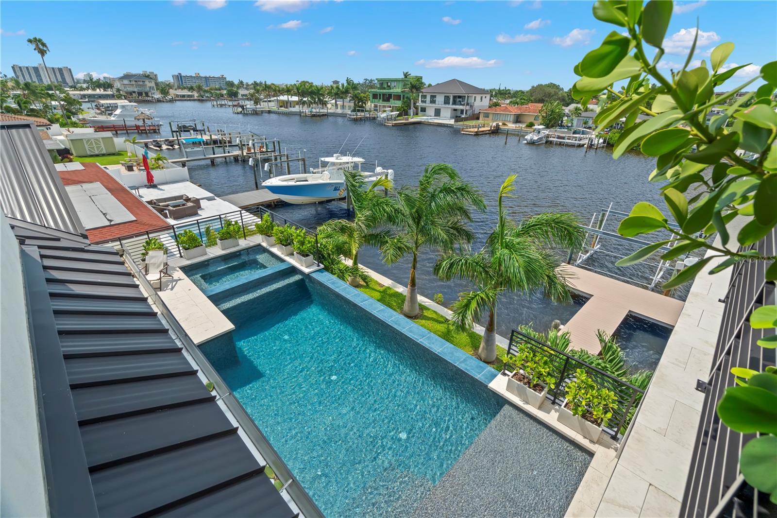 TB8412763 Property Photo