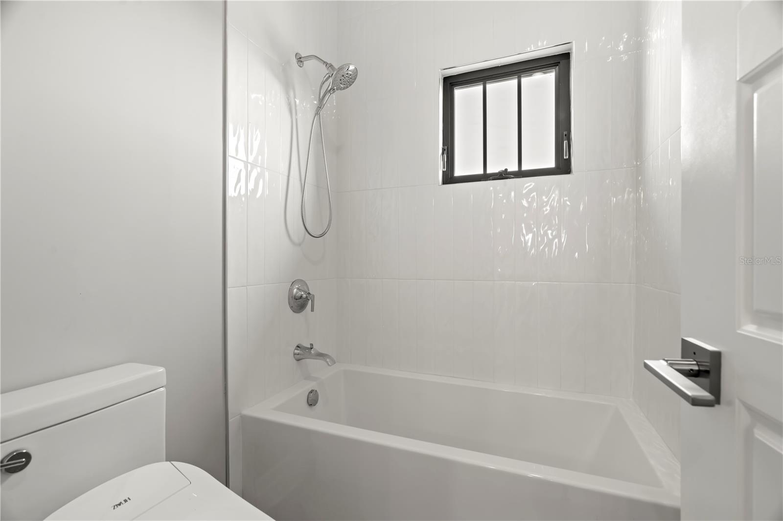 TB8412763 Property Photo