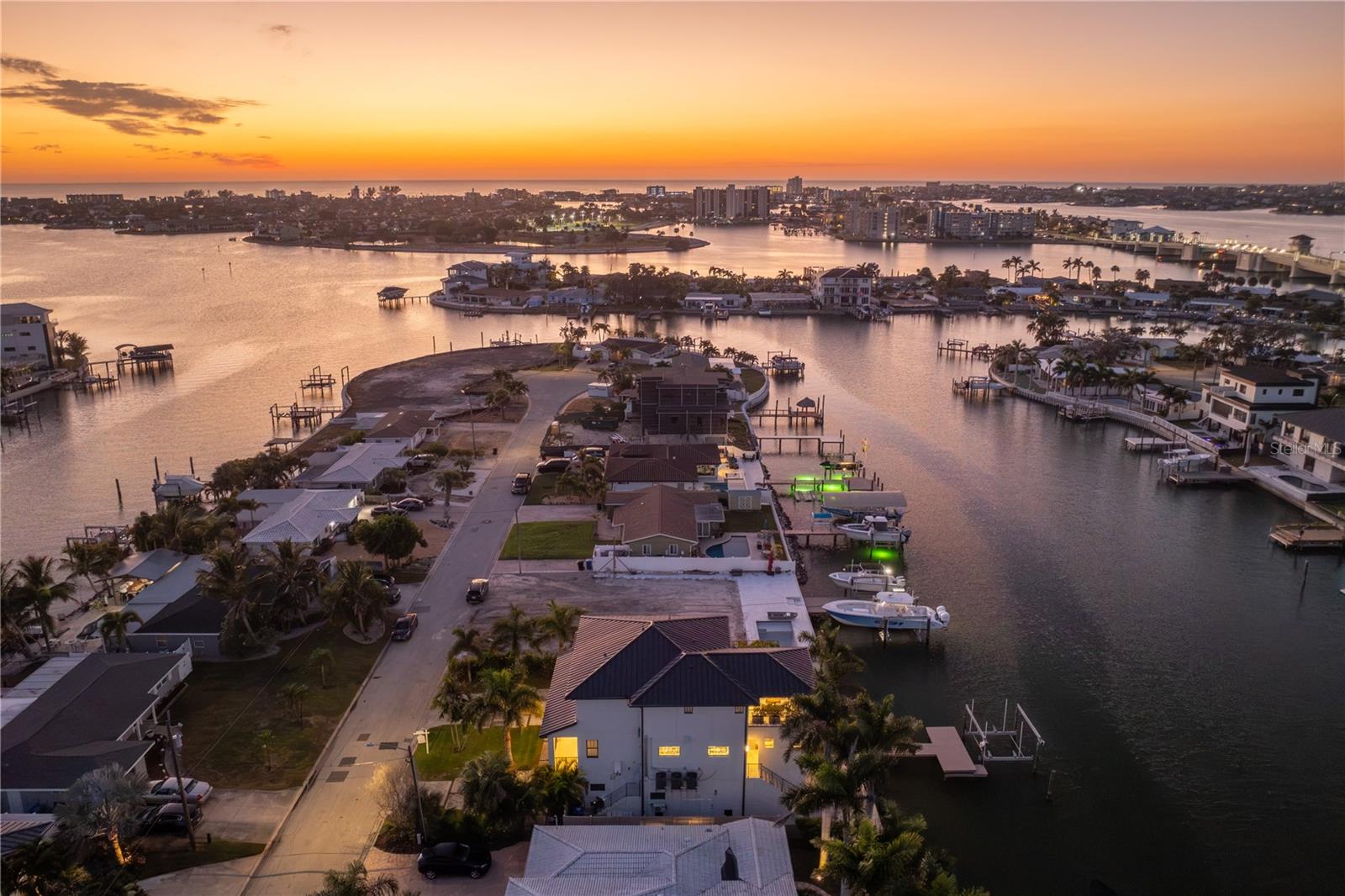 TB8412763 Property Photo