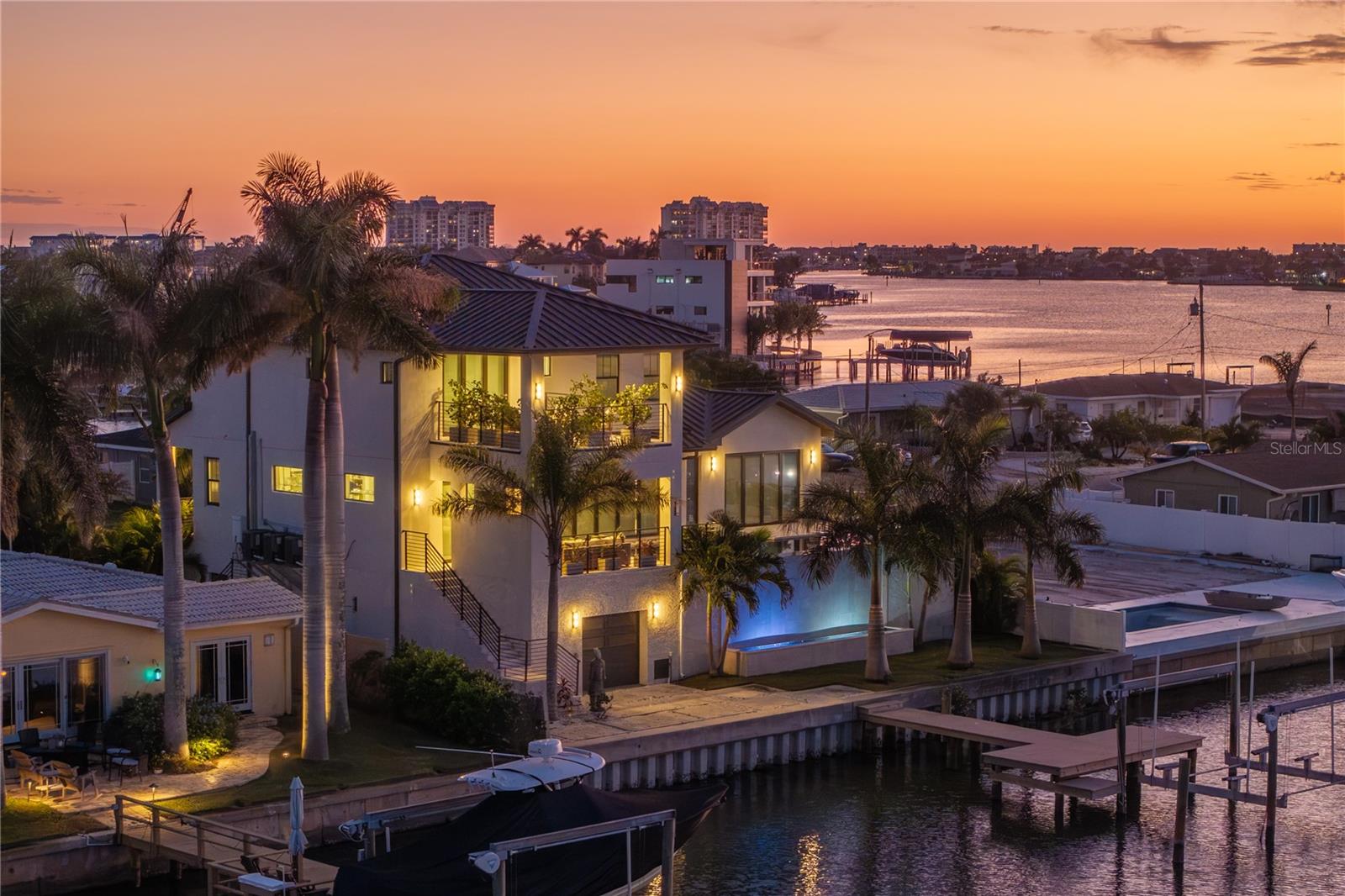 TB8412763 Property Photo