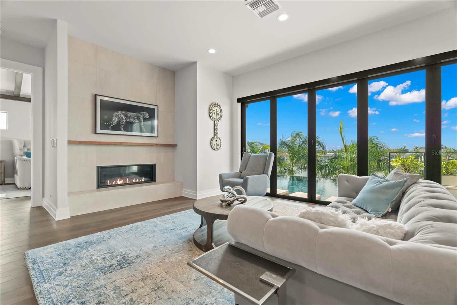 TB8412763 Property Photo