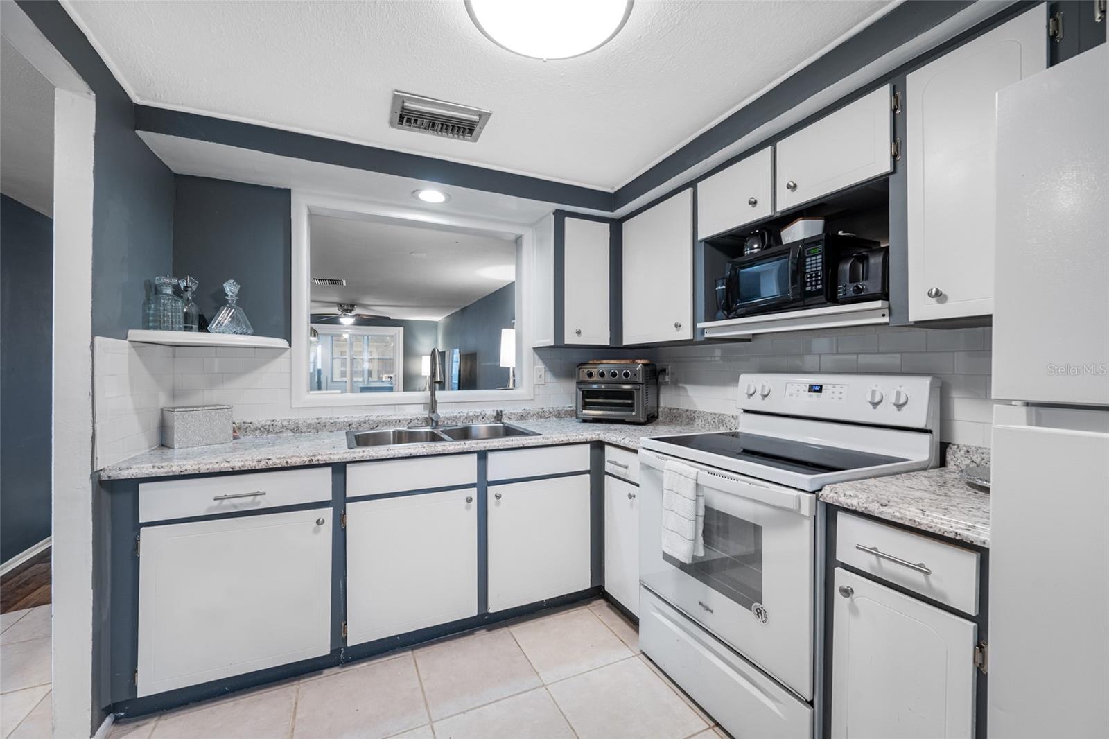 TB8413302 Property Photo