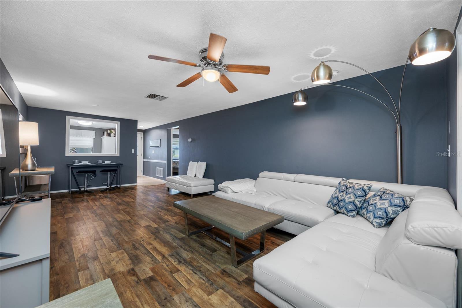 TB8413302 Property Photo