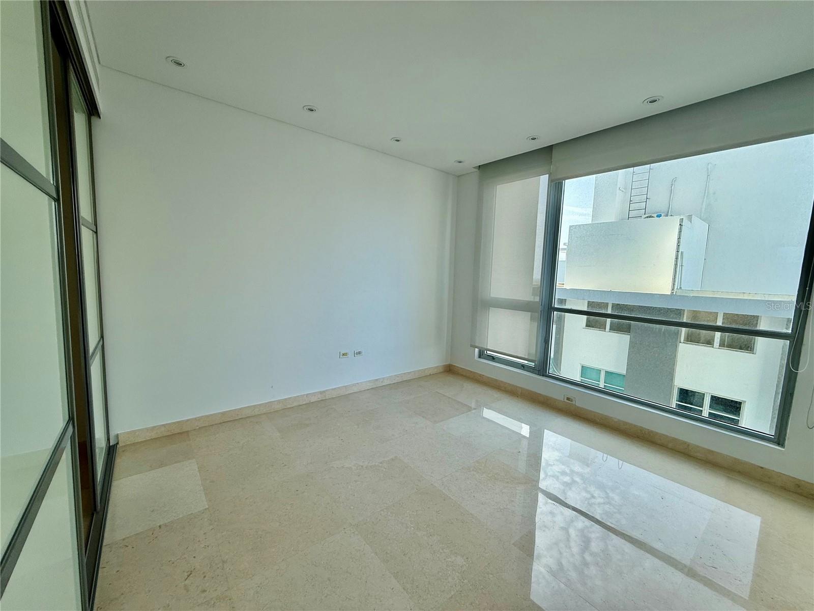 PR9115233 Property Photo