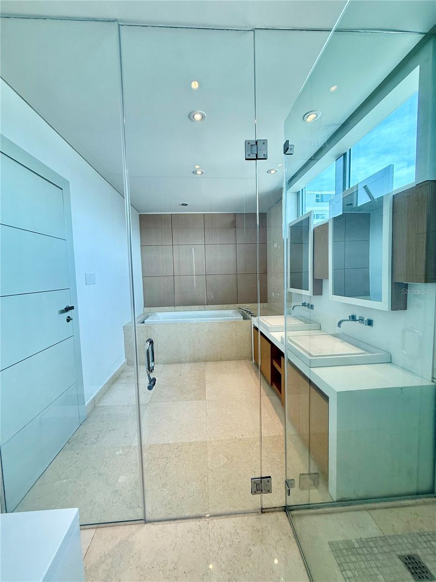 PR9115233 Property Photo