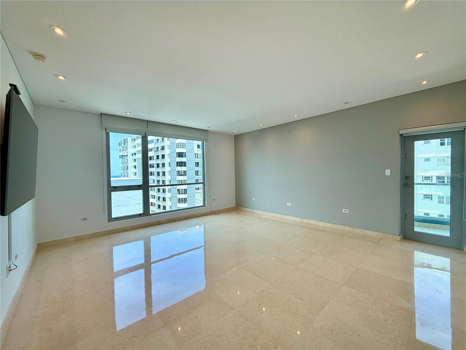 PR9115233 Property Photo