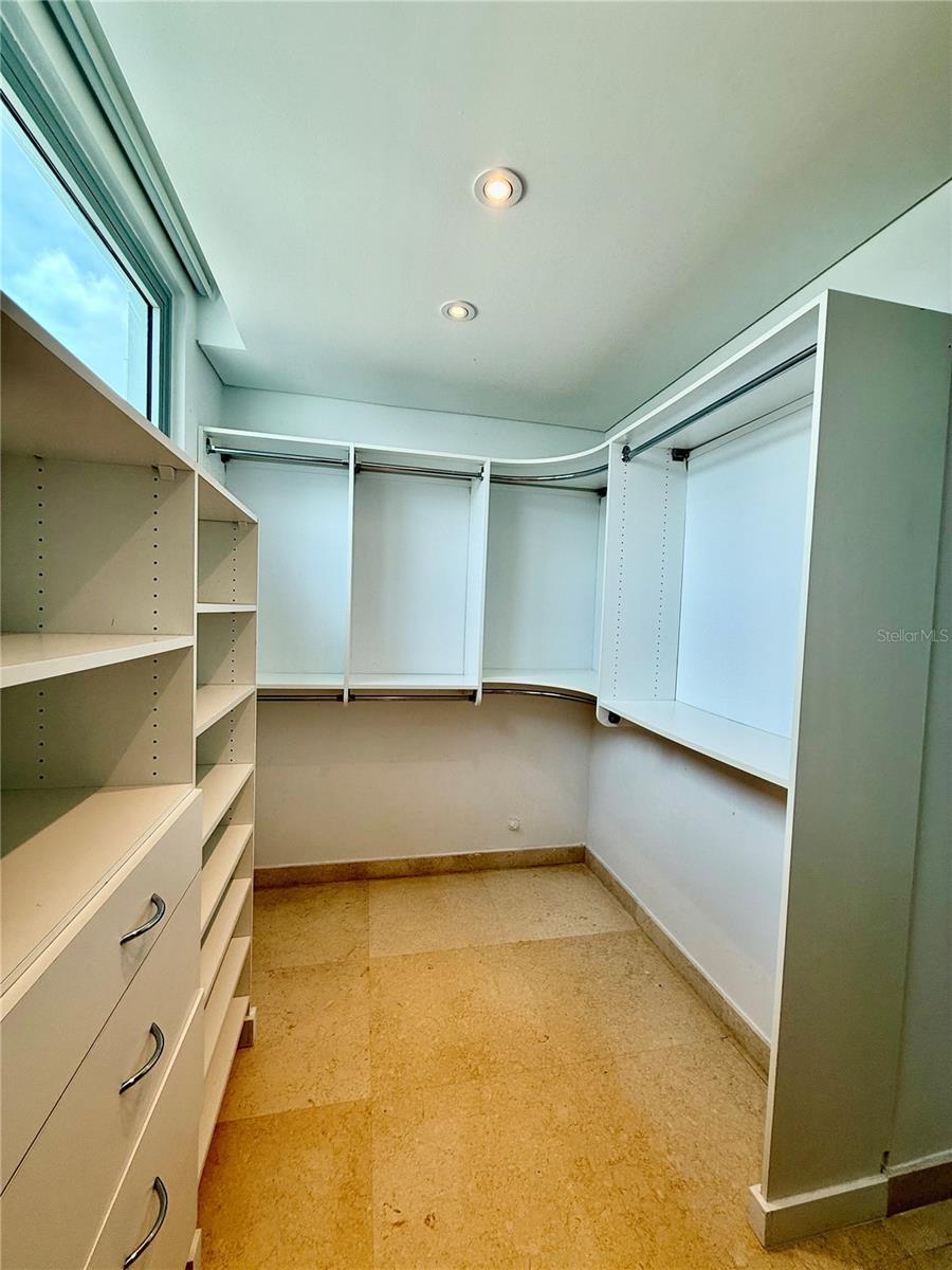 PR9115233 Property Photo