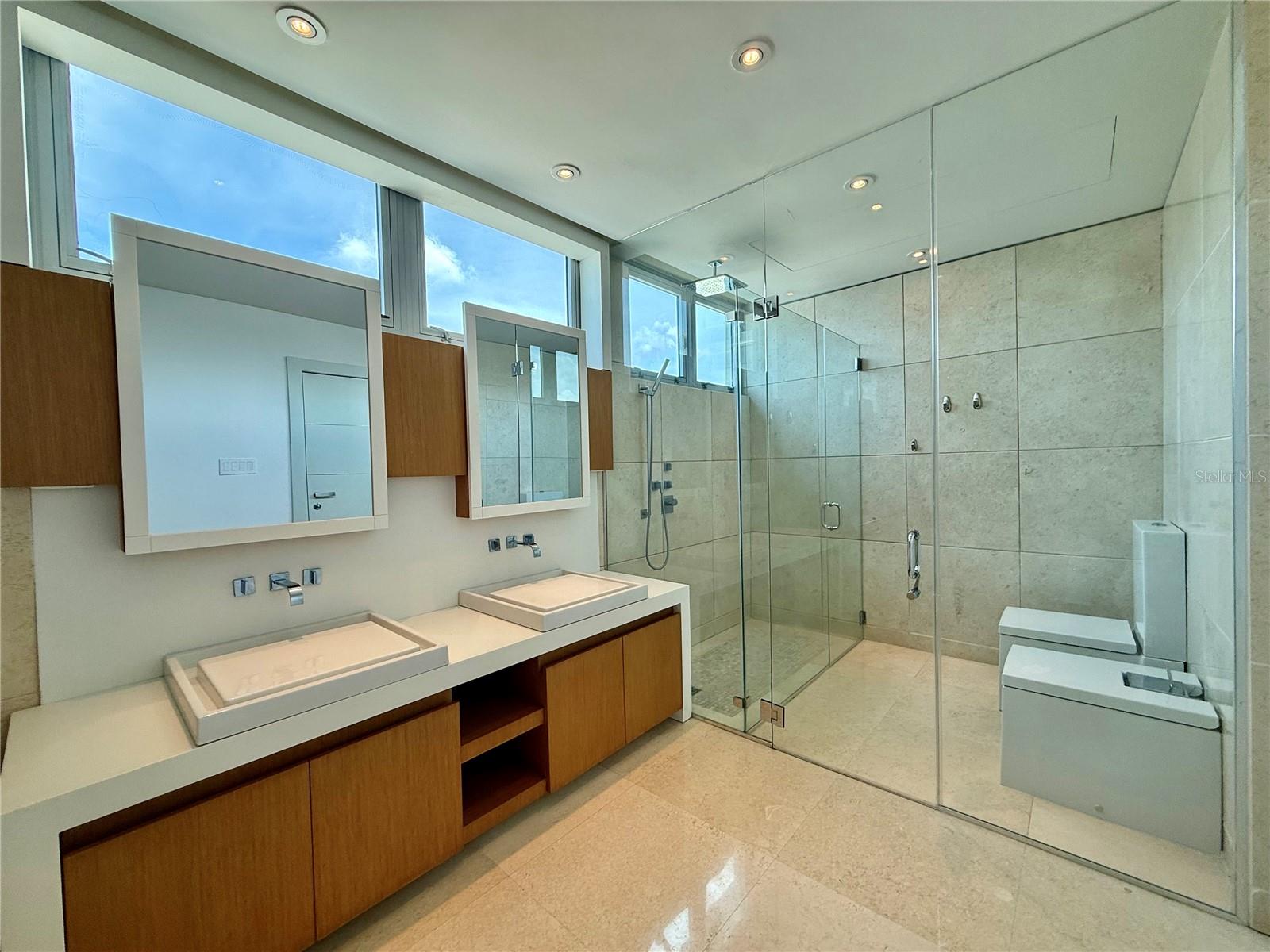 PR9115233 Property Photo