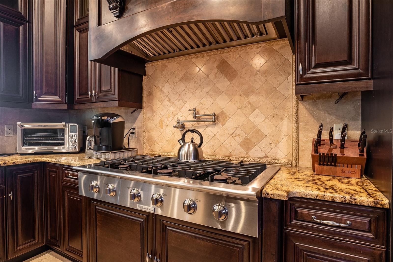 O6332726 Property Photo